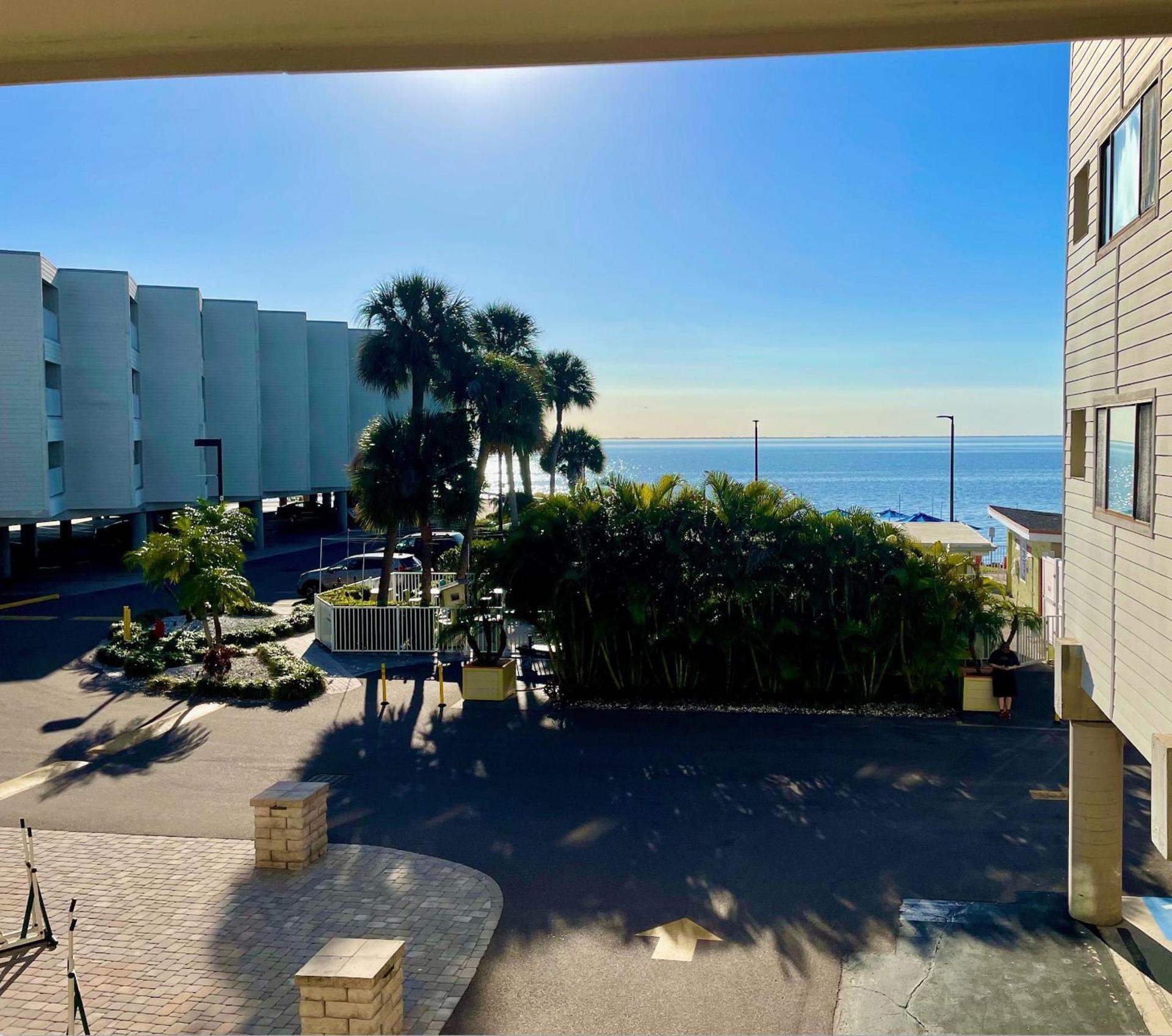 2 Bed Condo with Balcony Facing Pool and Sunsets! photo 18