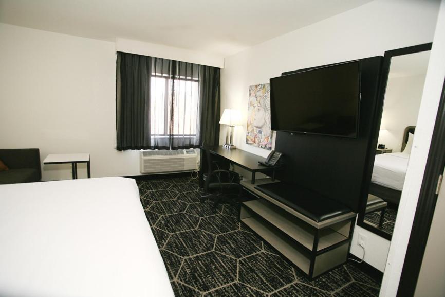 La Quinta by Wyndham Des Moines West Clive photo 79