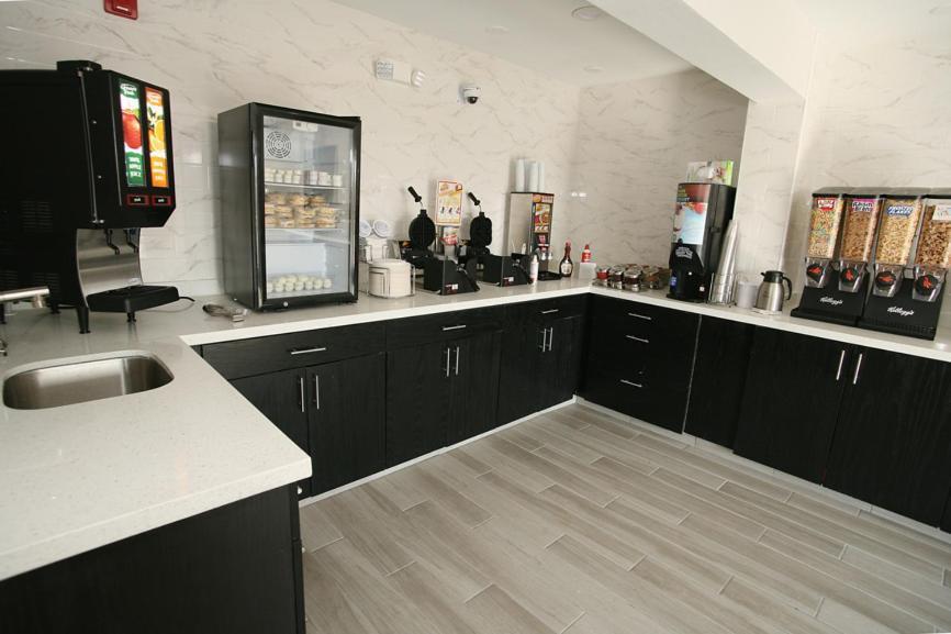 La Quinta by Wyndham Des Moines West Clive photo 73