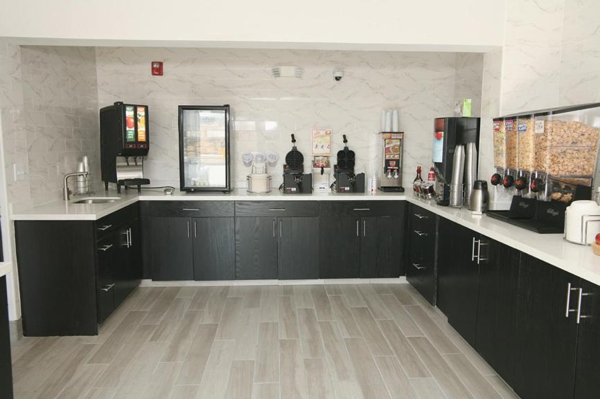 La Quinta by Wyndham Des Moines West Clive photo 63