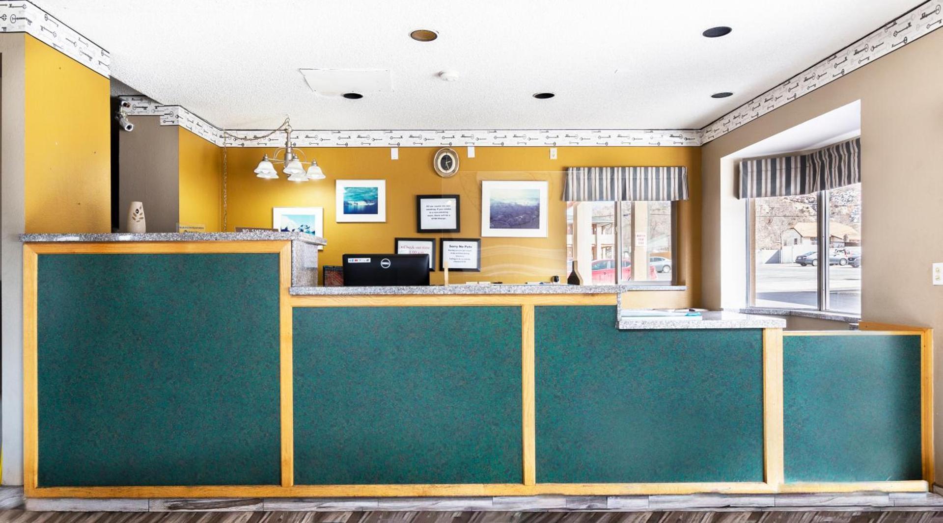 Cedar Valley Inn photo 3