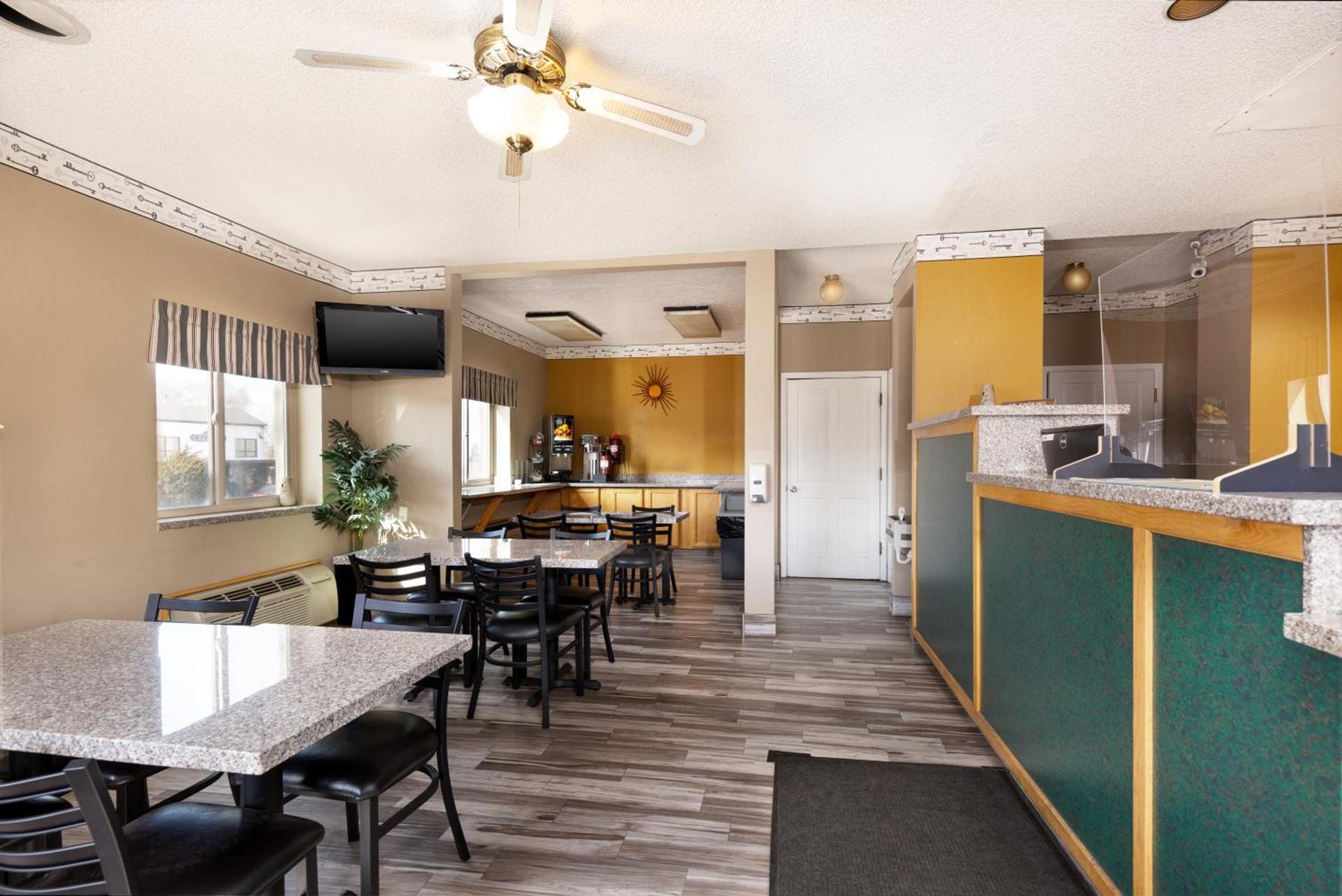 Cedar Valley Inn photo 4