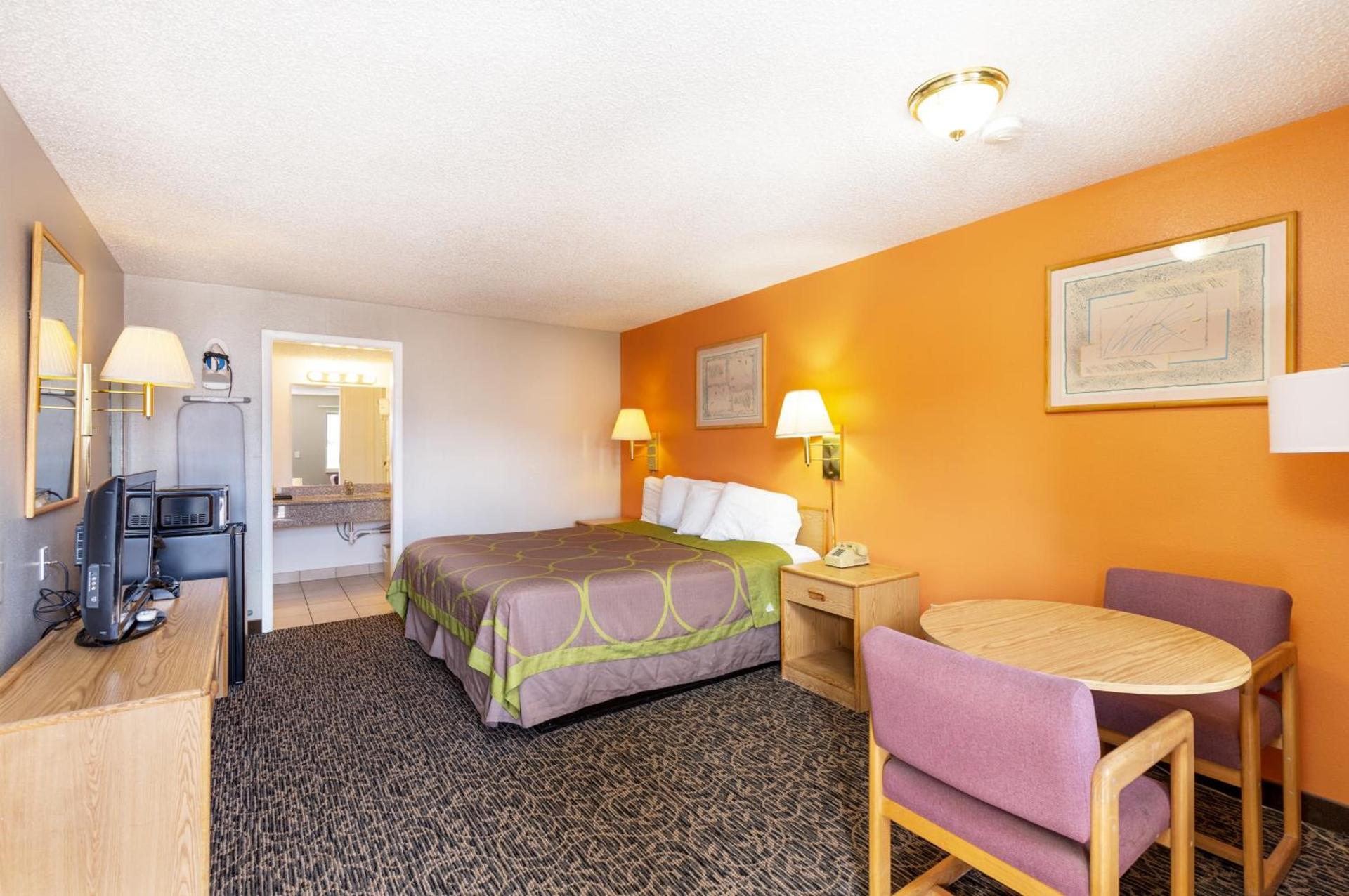 Cedar Valley Inn photo 5