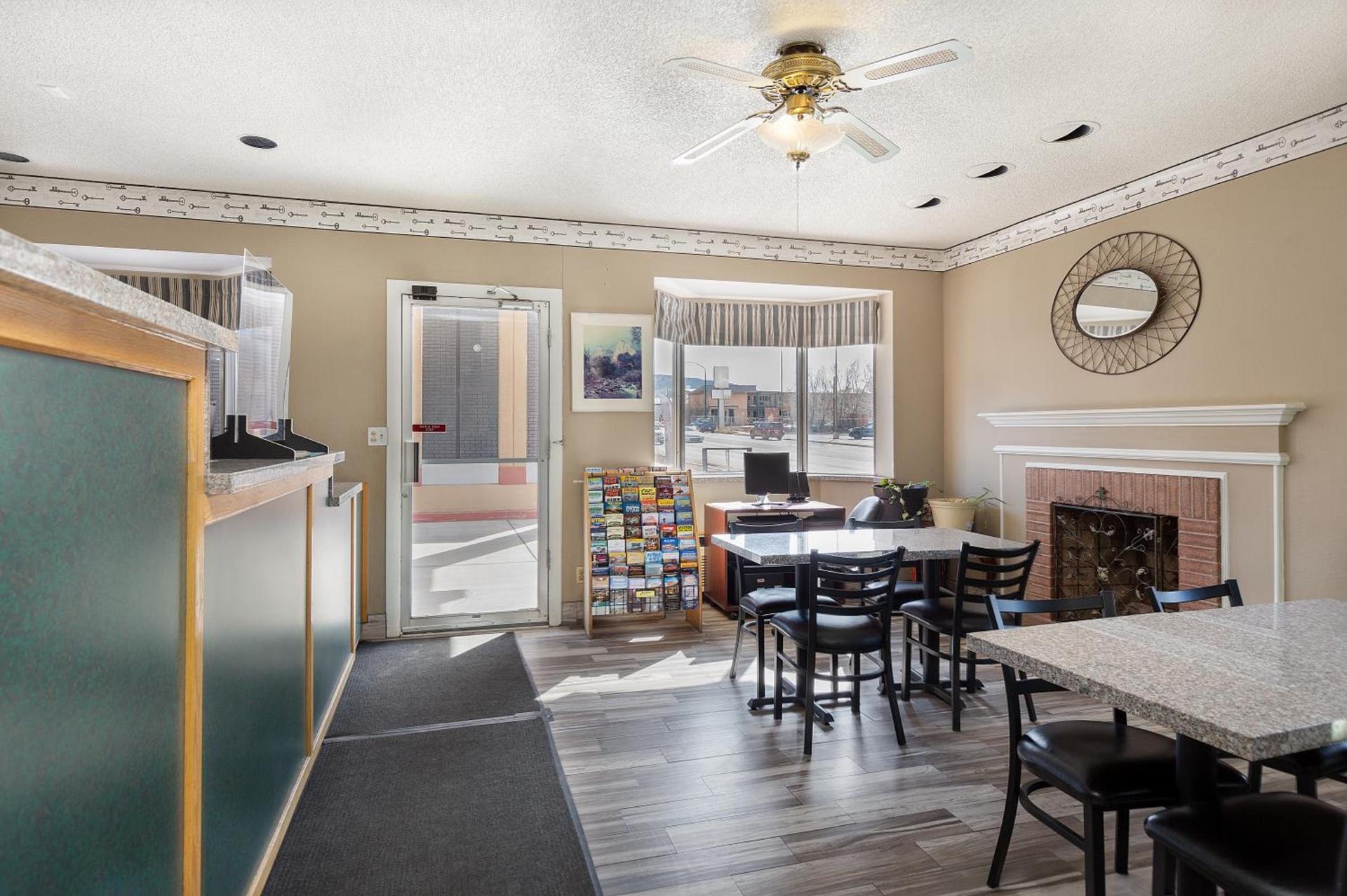 Cedar Valley Inn photo 8