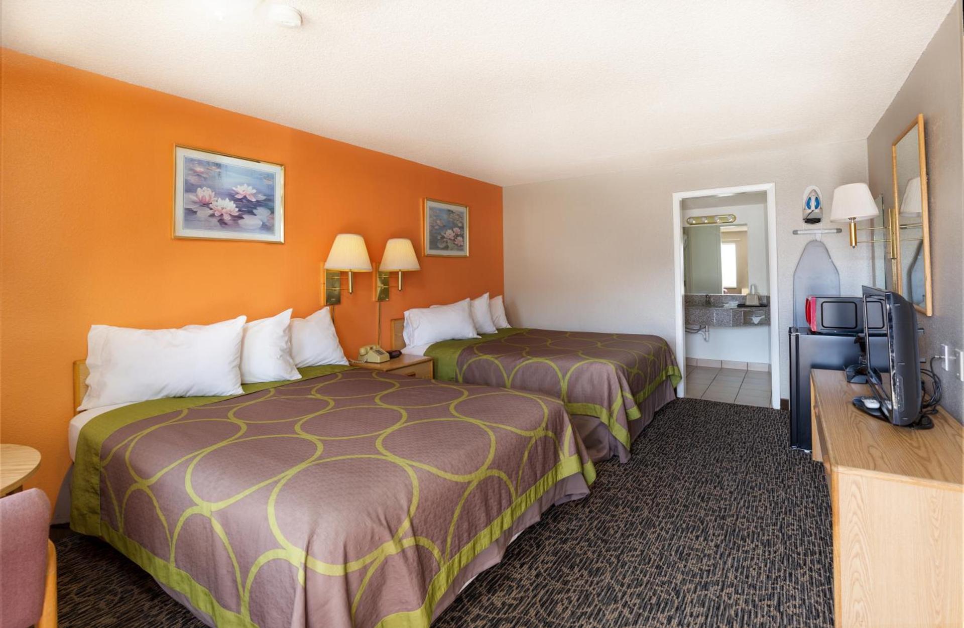 Cedar Valley Inn photo 13