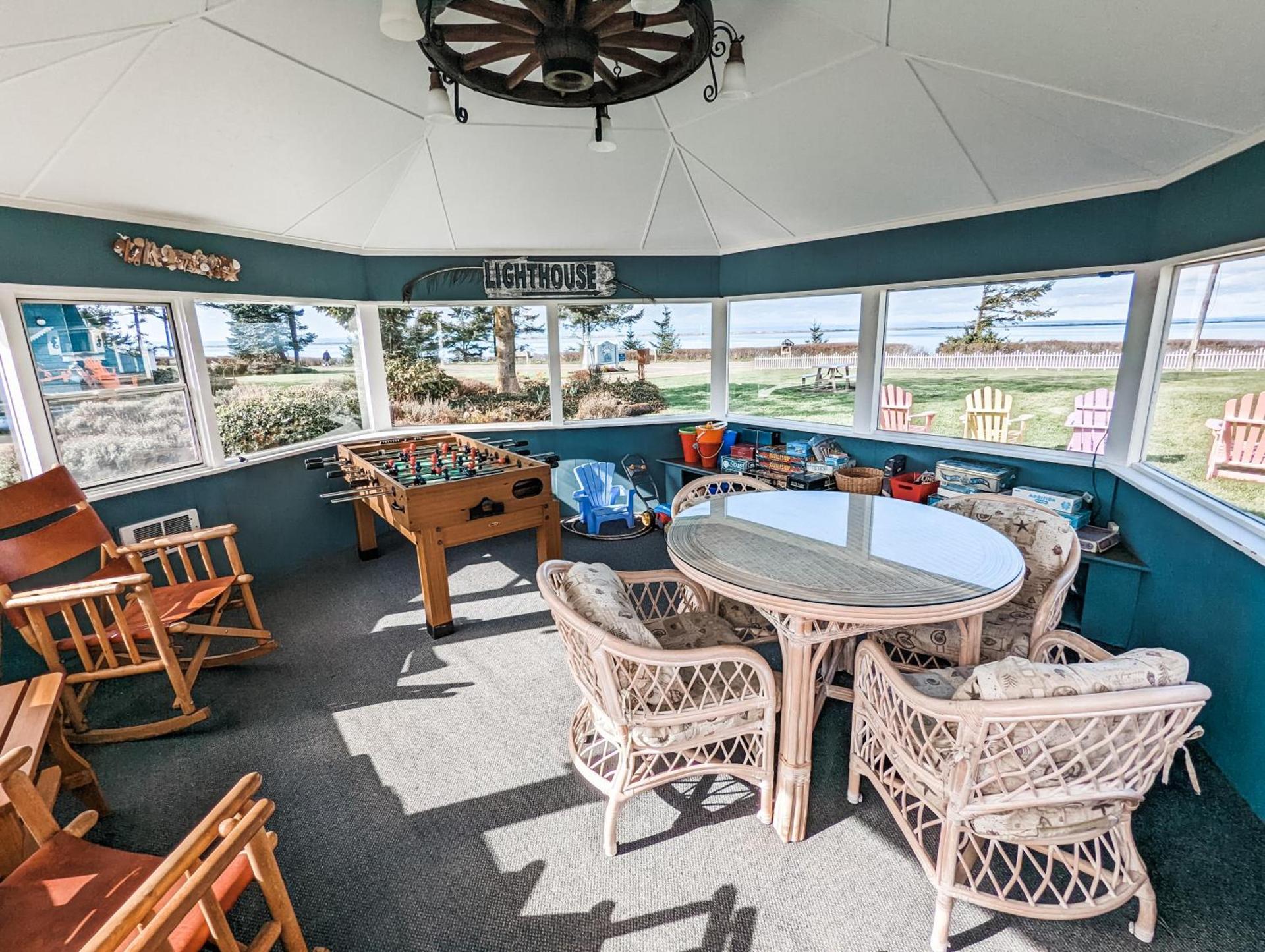 Juan de Fuca Waterfront Hotel & Cottages photo 52