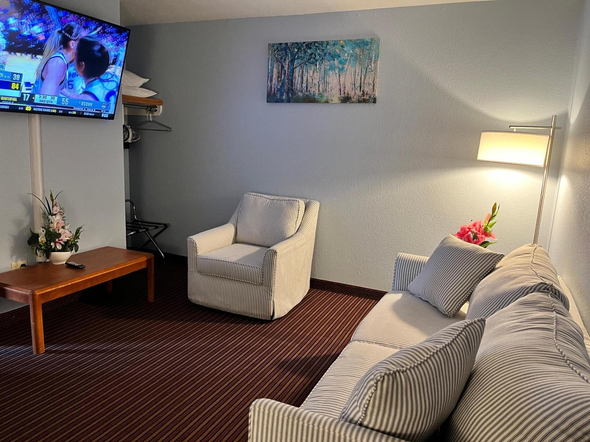 Garnett Hotel & RV Park photo 6
