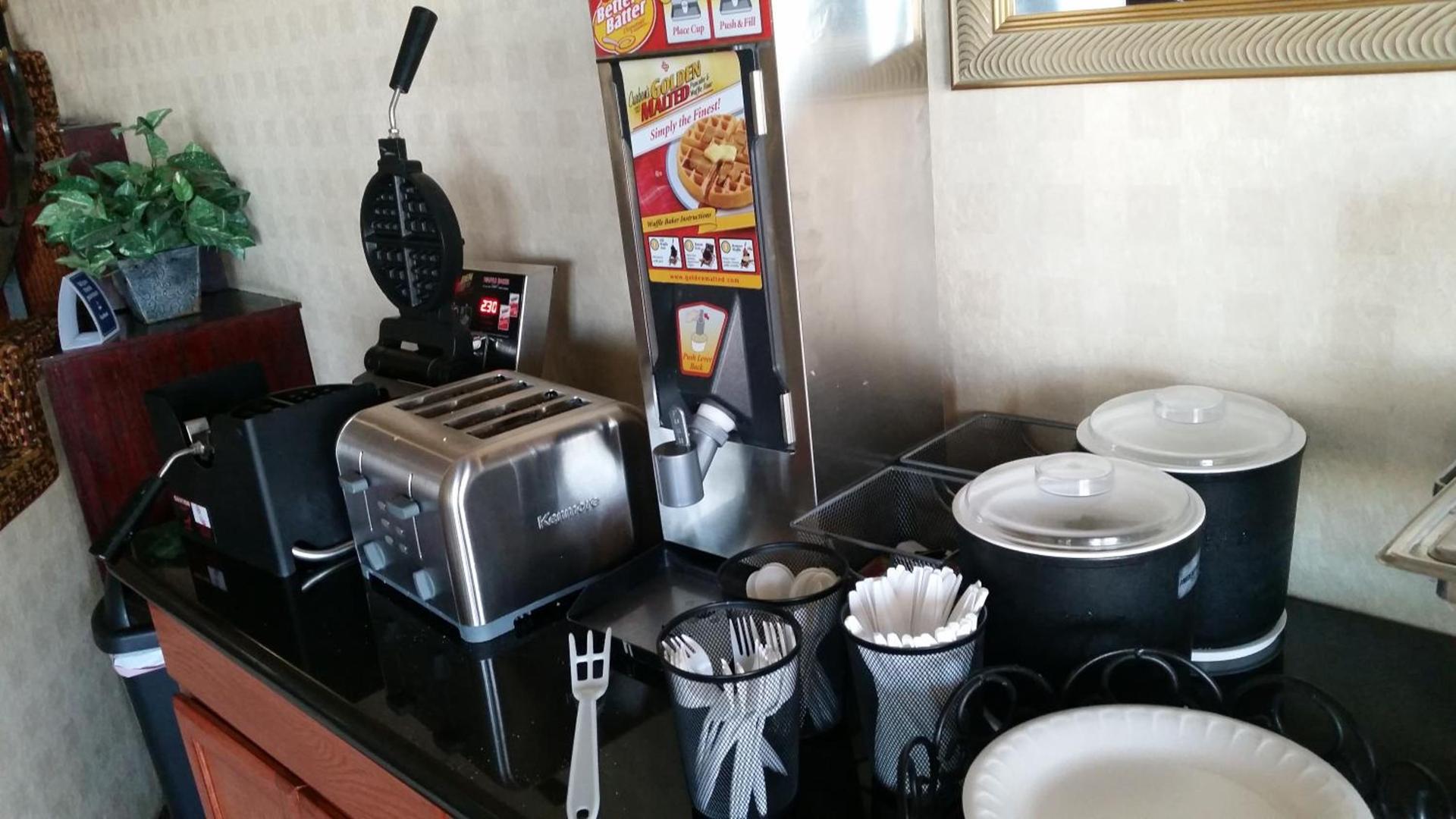 Americas Best Value Inn Westmorland photo 10