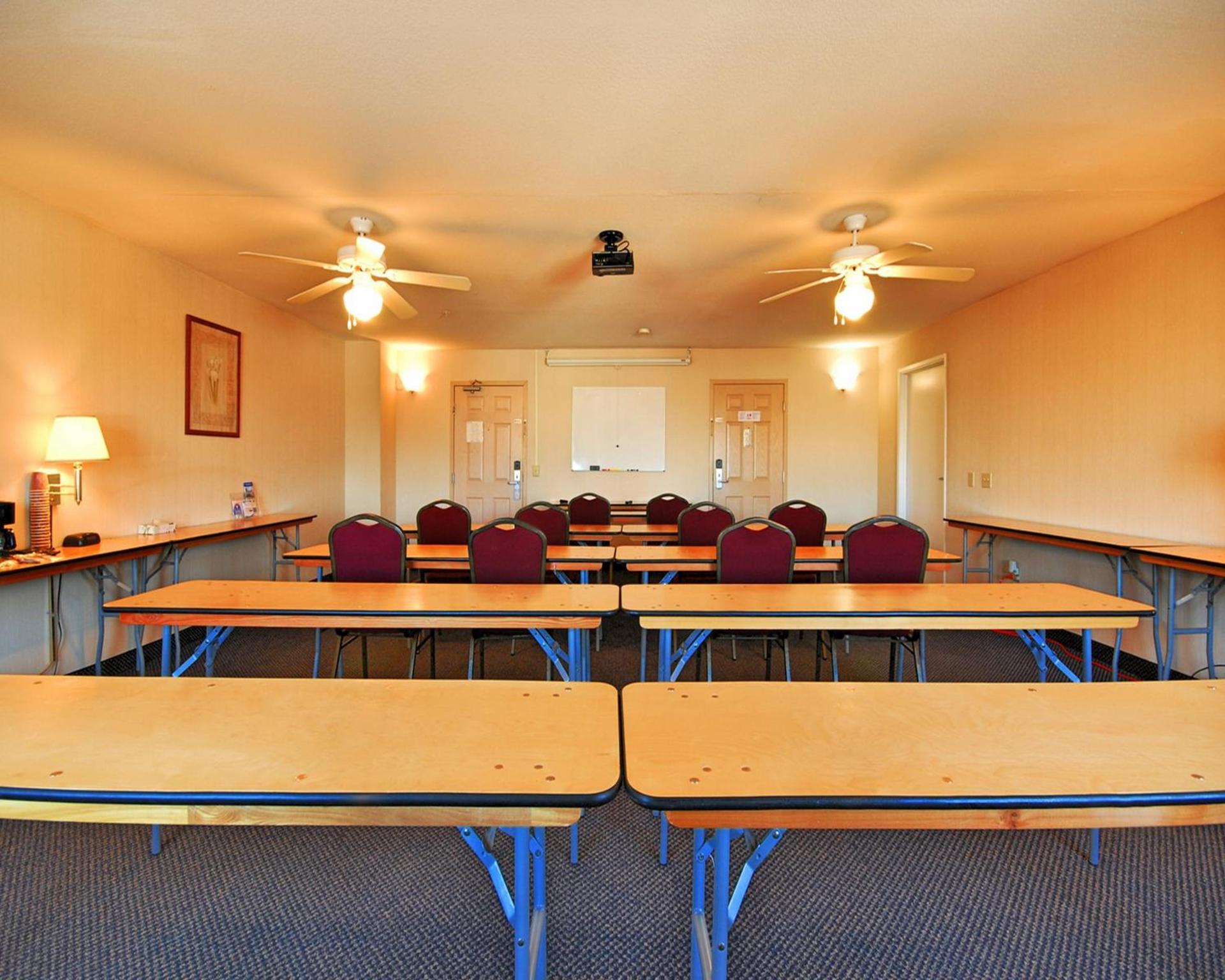 Americas Best Value Inn Westmorland photo 19