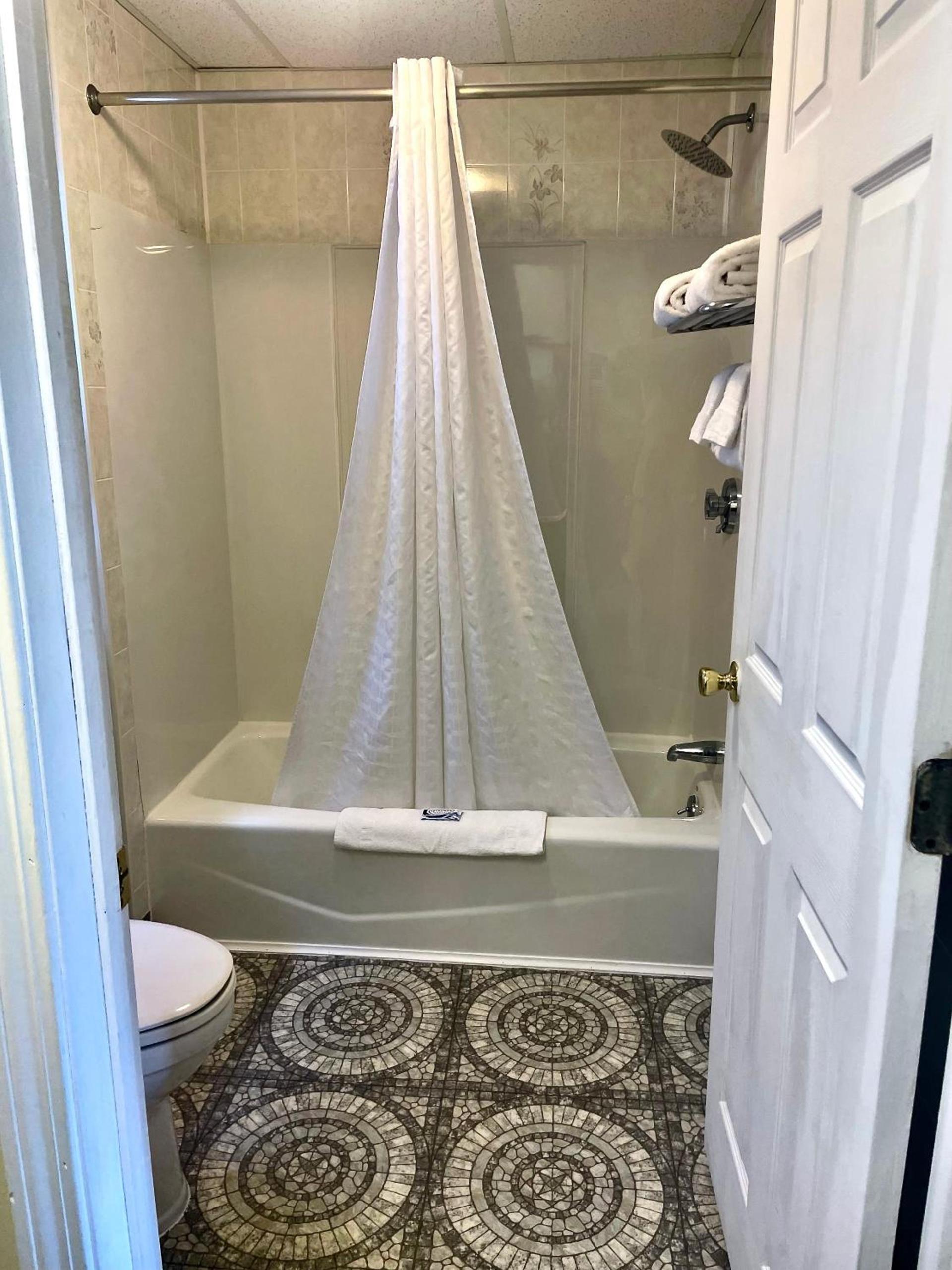 Kennebunkport Motor Lodge photo 25