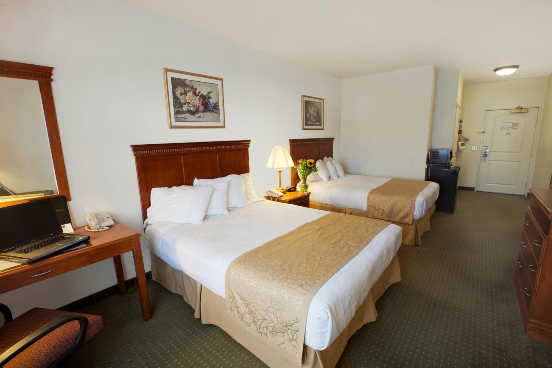 Best Western Plus Lake Elsinore Inn & Suites photo 11