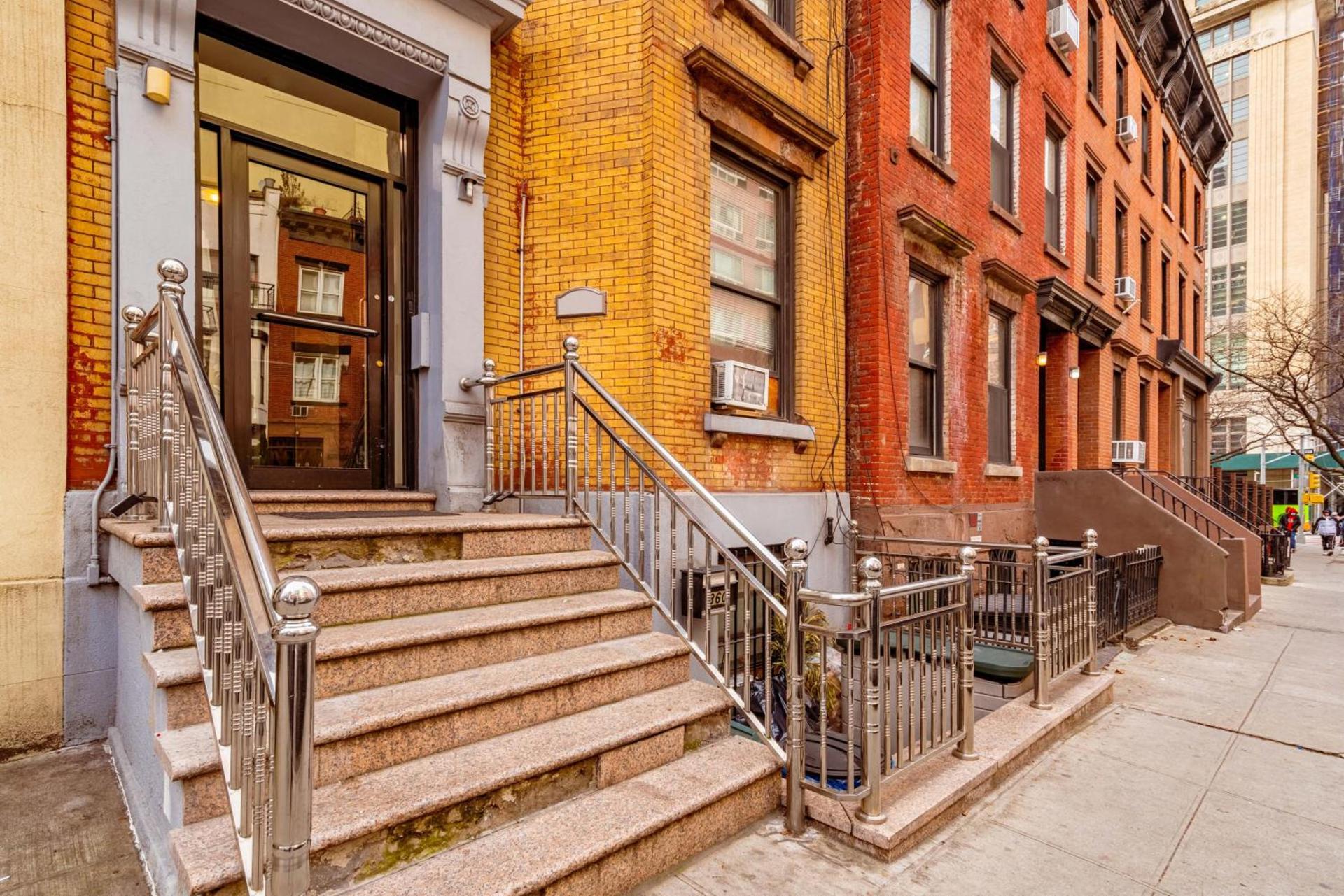 West 30th Street Guest House photo 1
