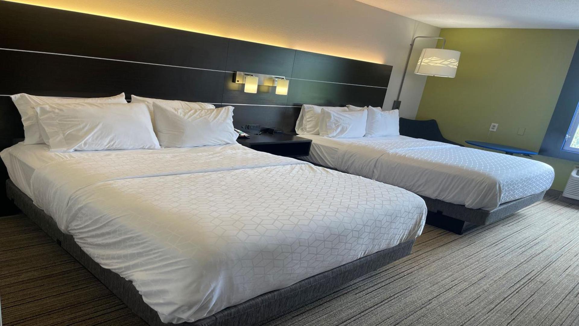 Holiday Inn Express & Suites Ashtabula-Geneva by IHG photo 13