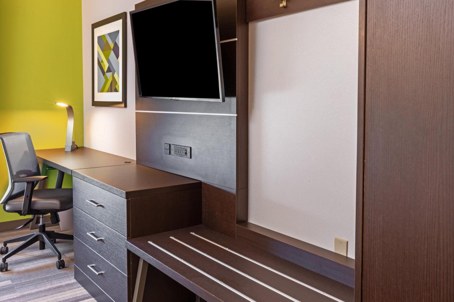 Holiday Inn Express Hotel & Suites Picayune by IHG photo 41