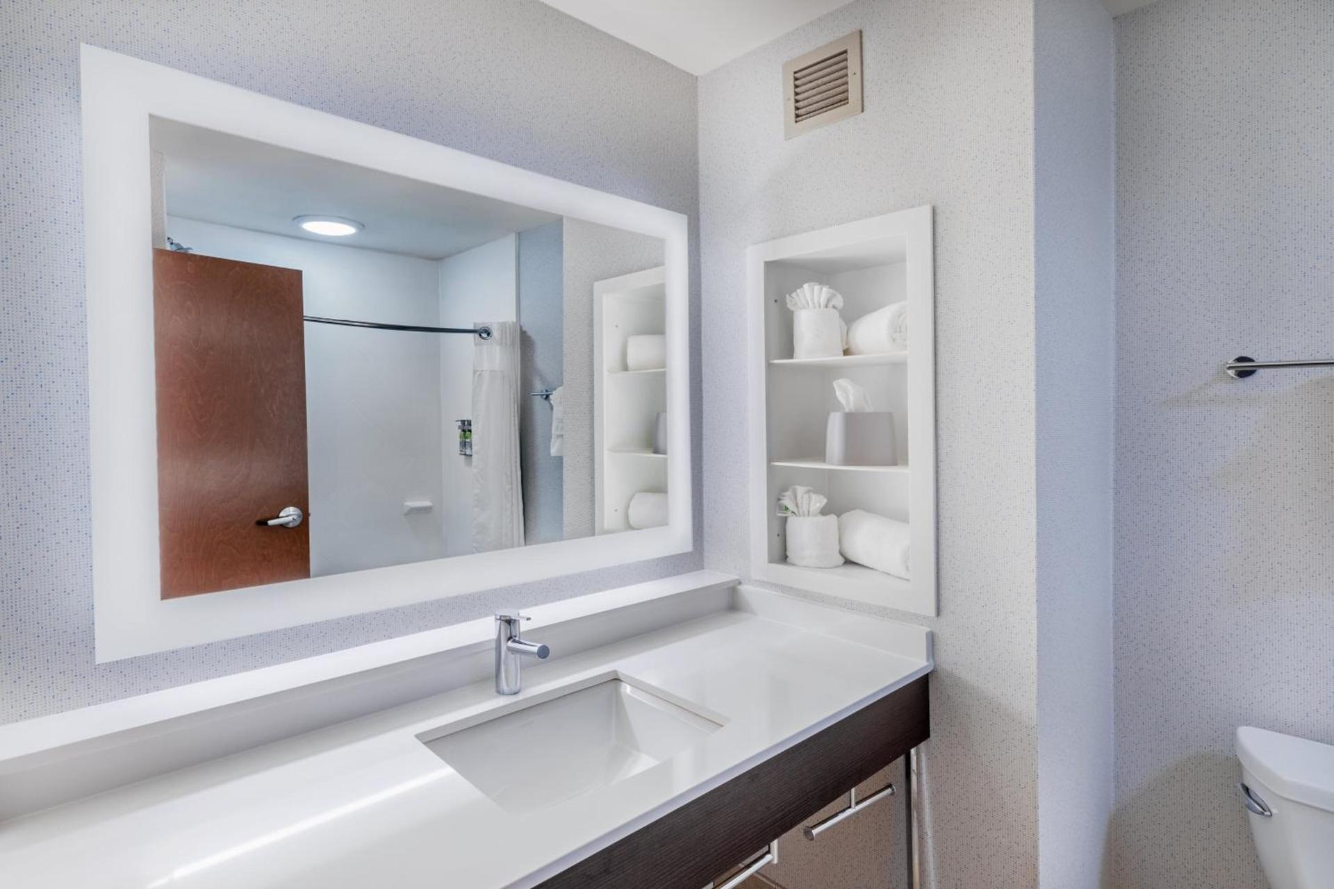 Holiday Inn Express Hotel & Suites Picayune by IHG photo 48