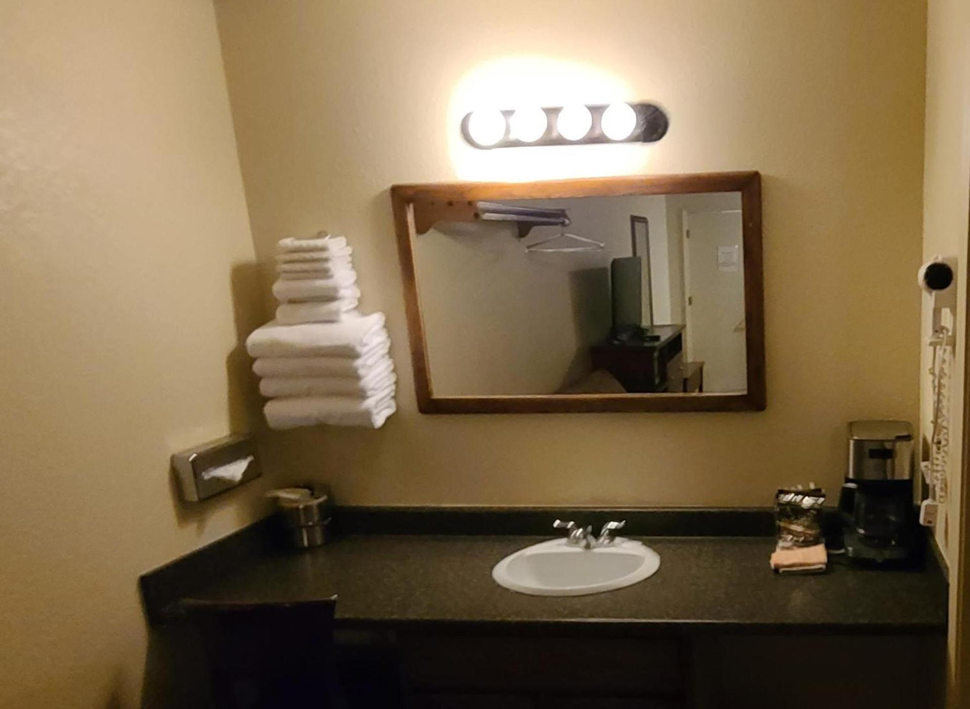 Homestead Motel photo 32