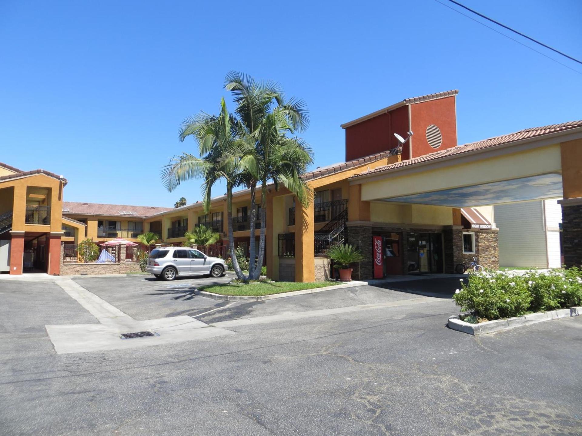 Azusa Inn photo 40