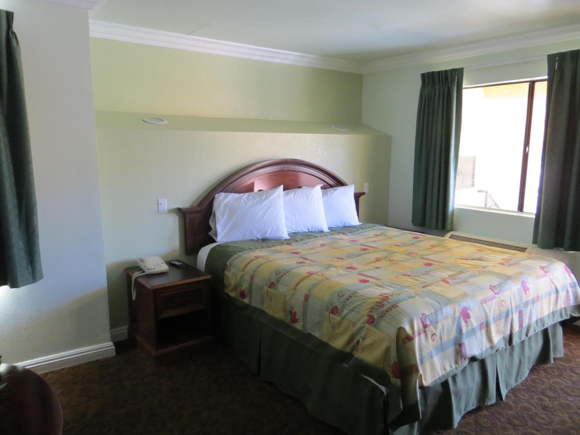 Azusa Inn photo 13
