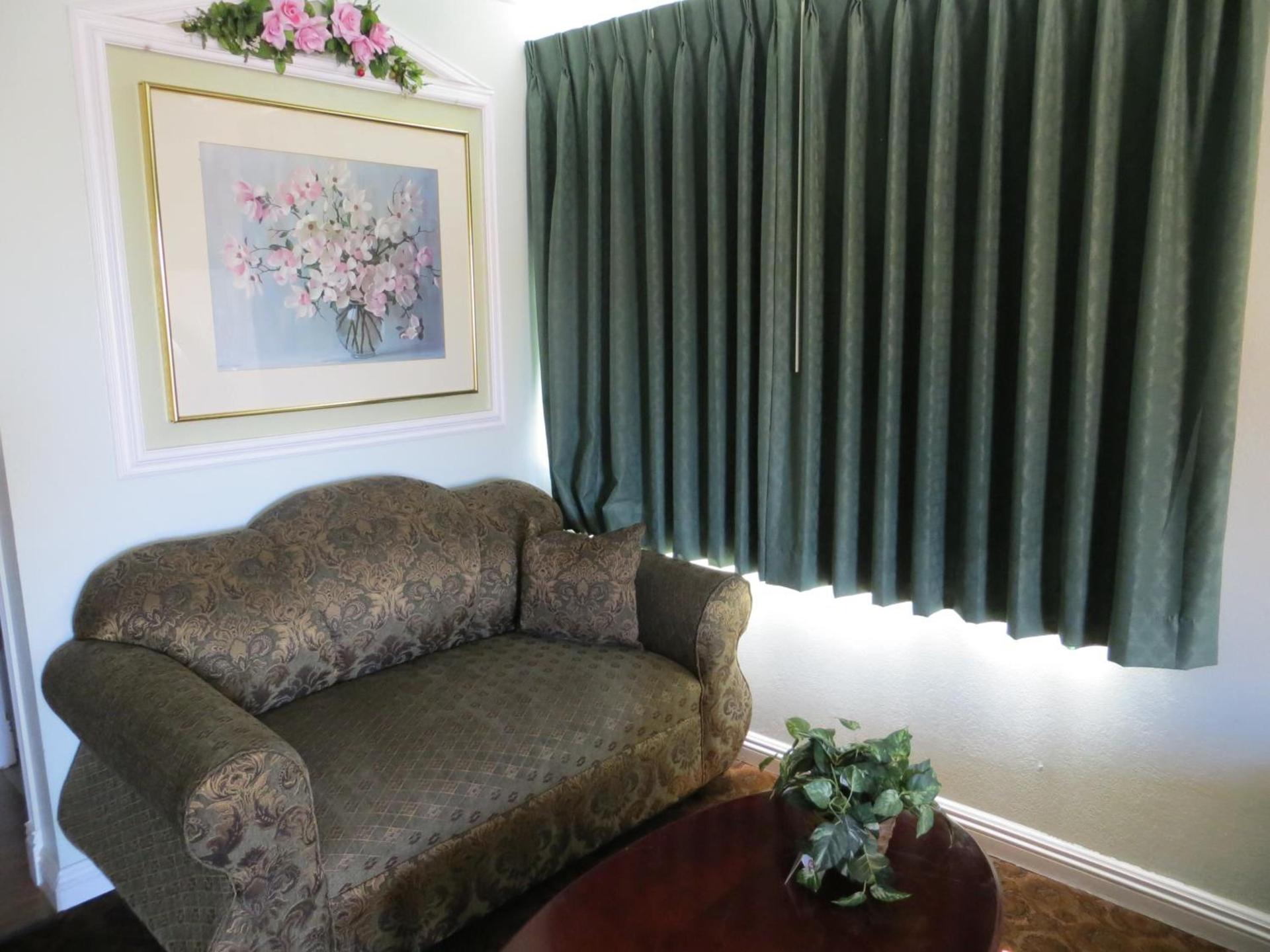 Azusa Inn photo 14