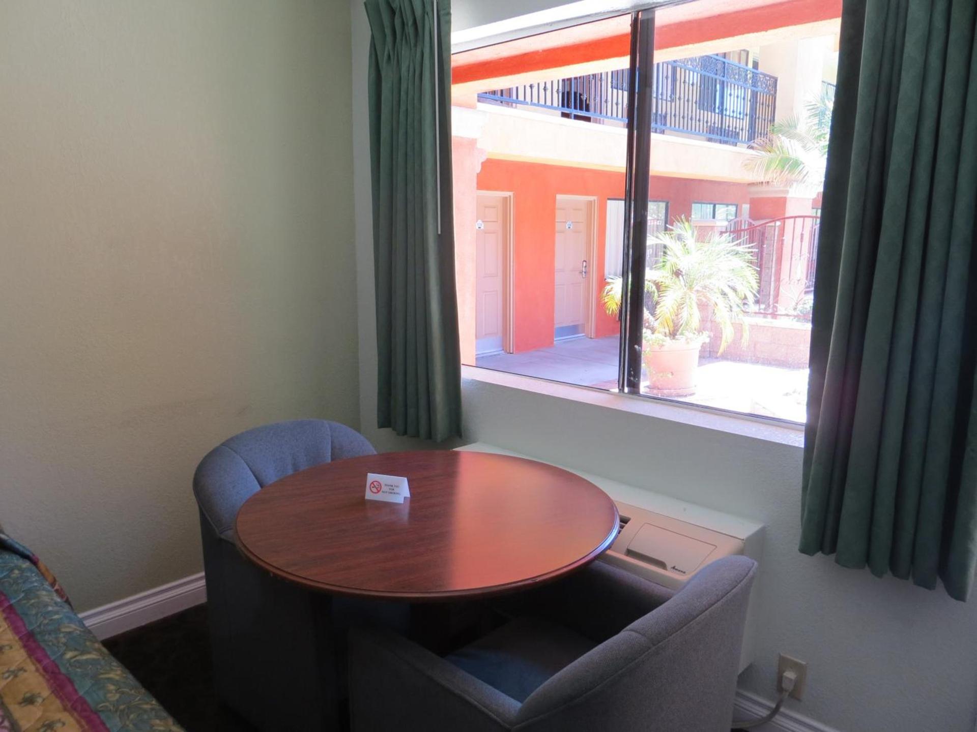 Azusa Inn photo 15
