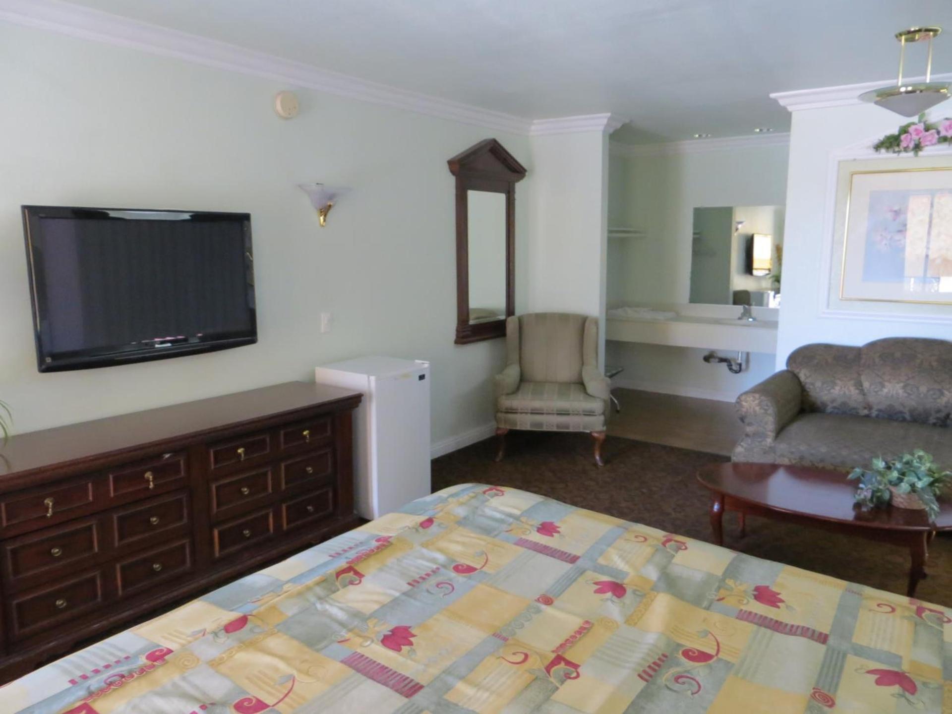Azusa Inn photo 18