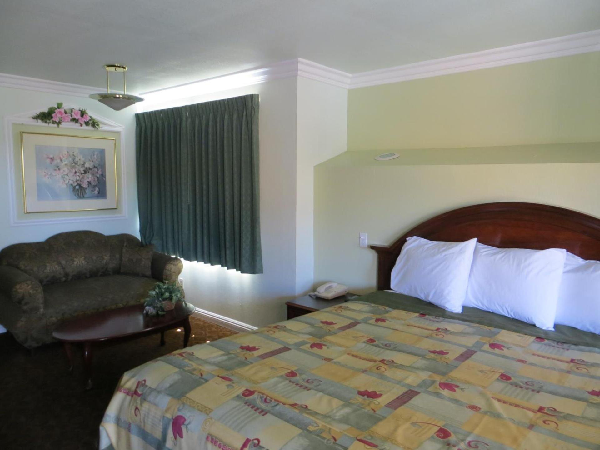 Azusa Inn photo 19
