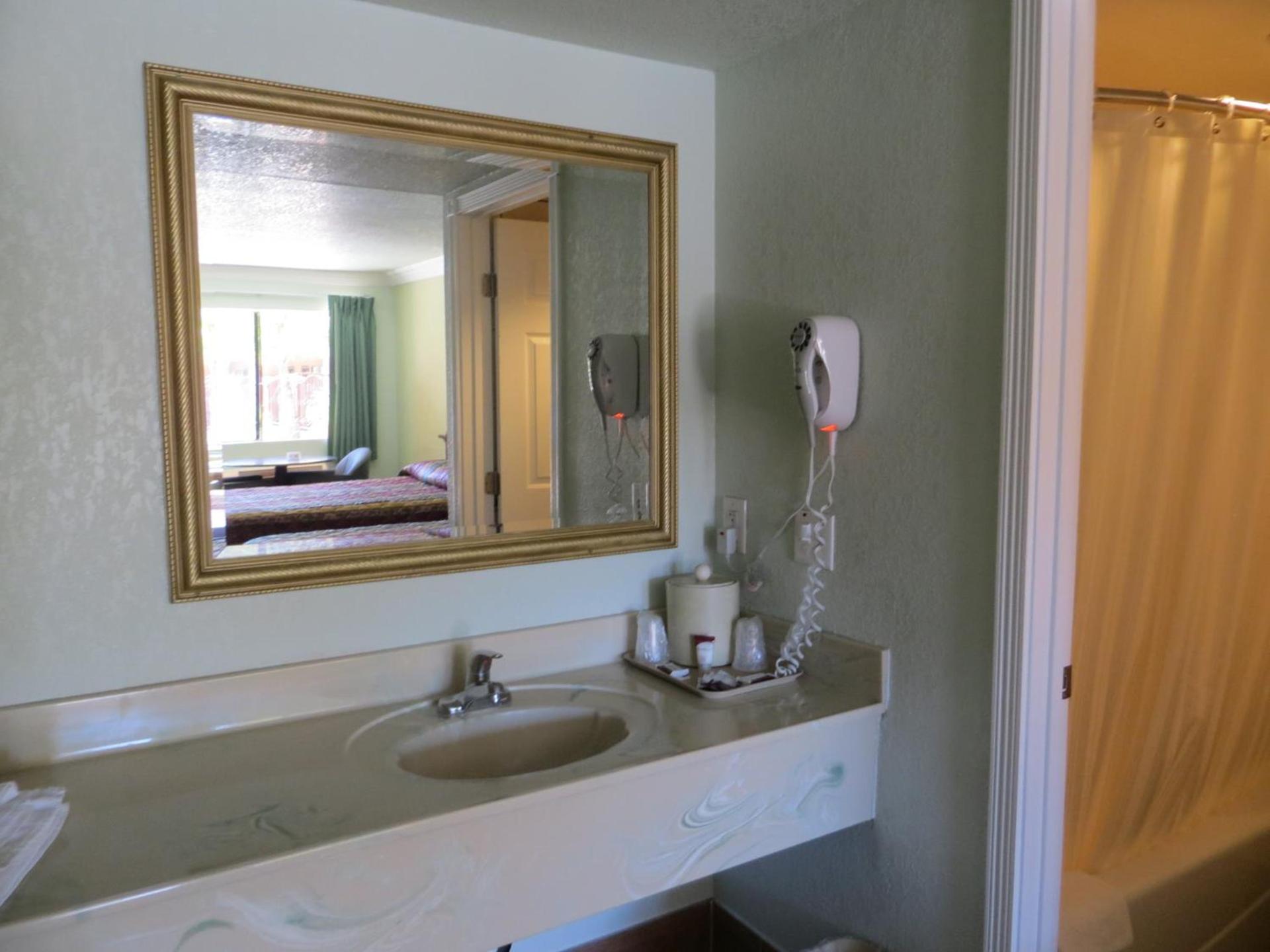 Azusa Inn photo 20