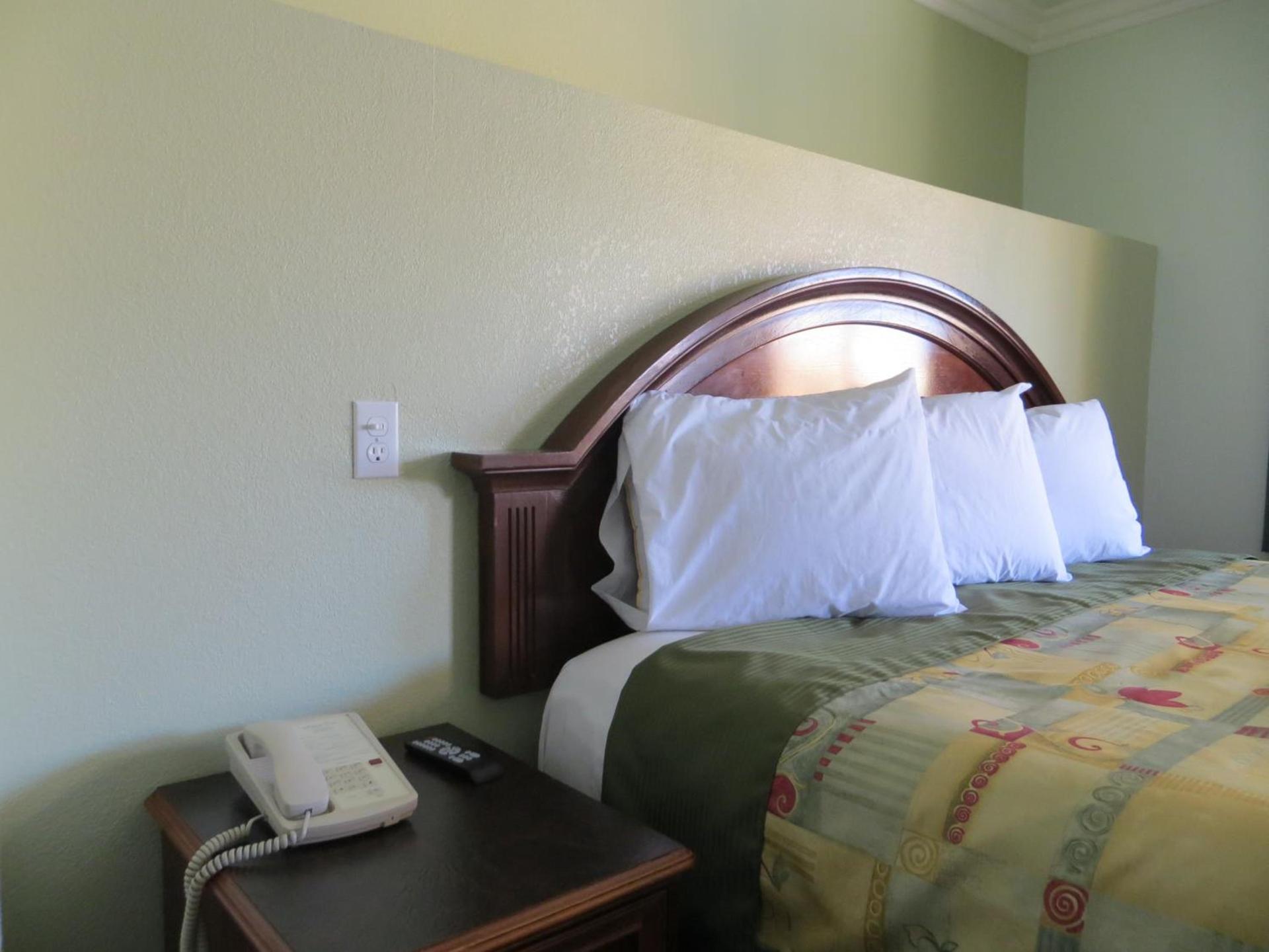 Azusa Inn photo 24