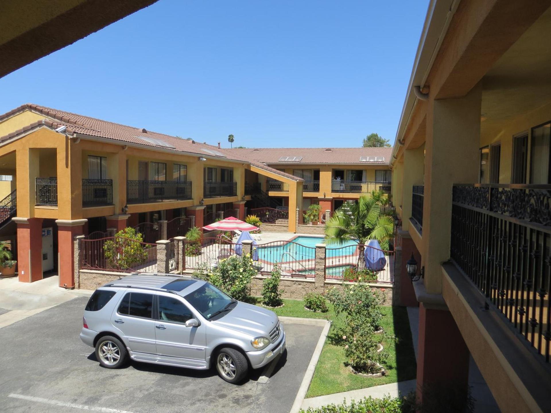 Azusa Inn photo 27