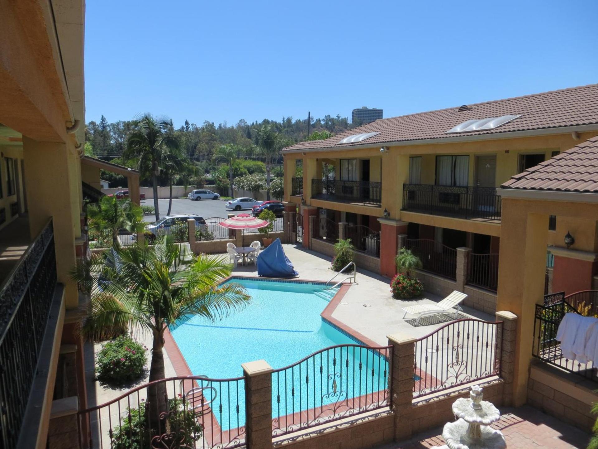 Azusa Inn photo 3