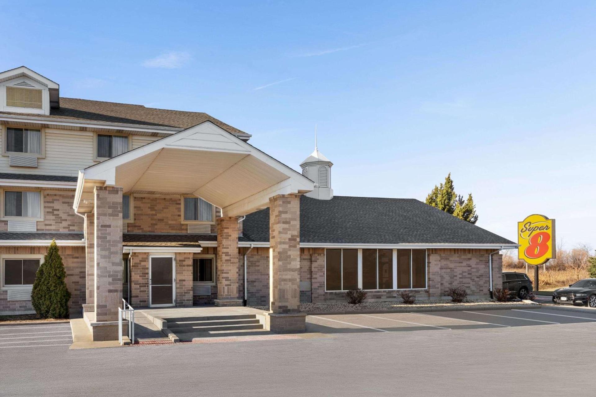 Super 8 by Wyndham Joliet I-55 N/Chicago — hotel in Joliet