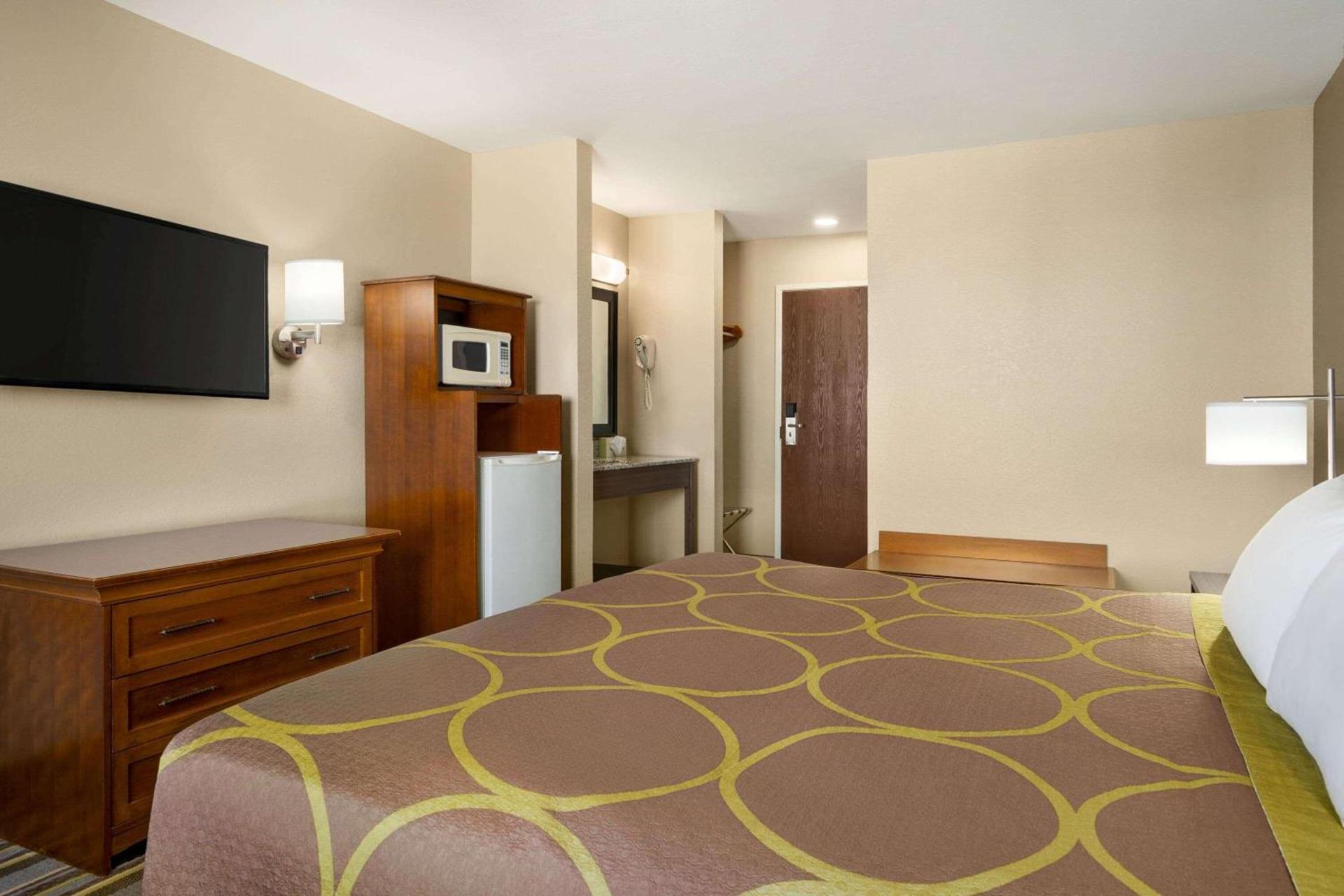 Super 8 by Wyndham Liberal KS photo 32