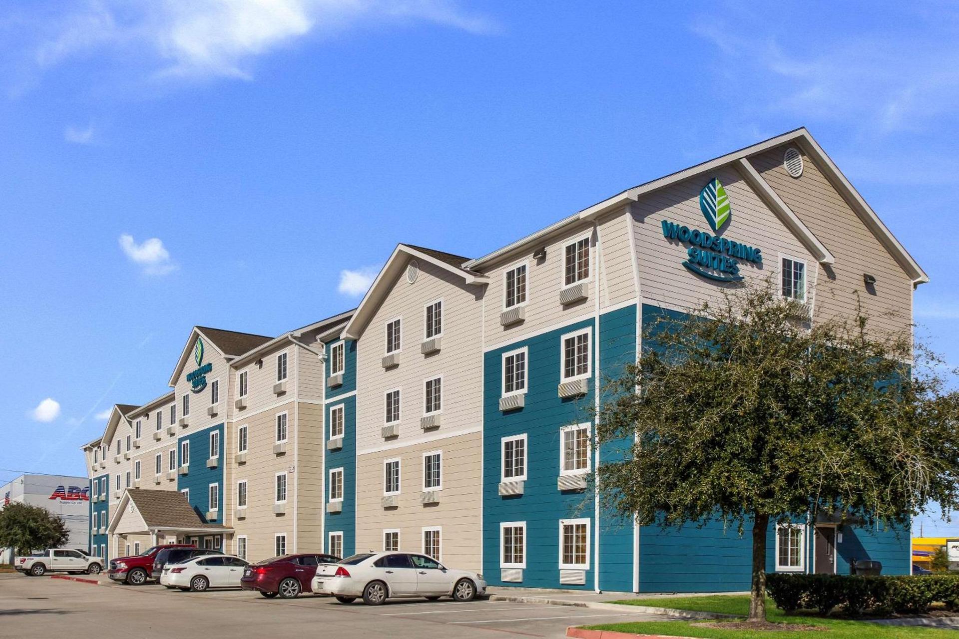 WoodSpring Suites Houston I-45 Airtex photo 2