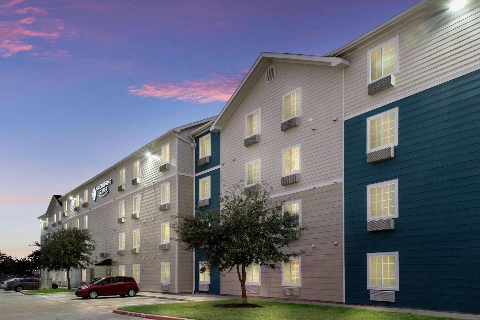 WoodSpring Suites Houston I-45 Airtex photo 4