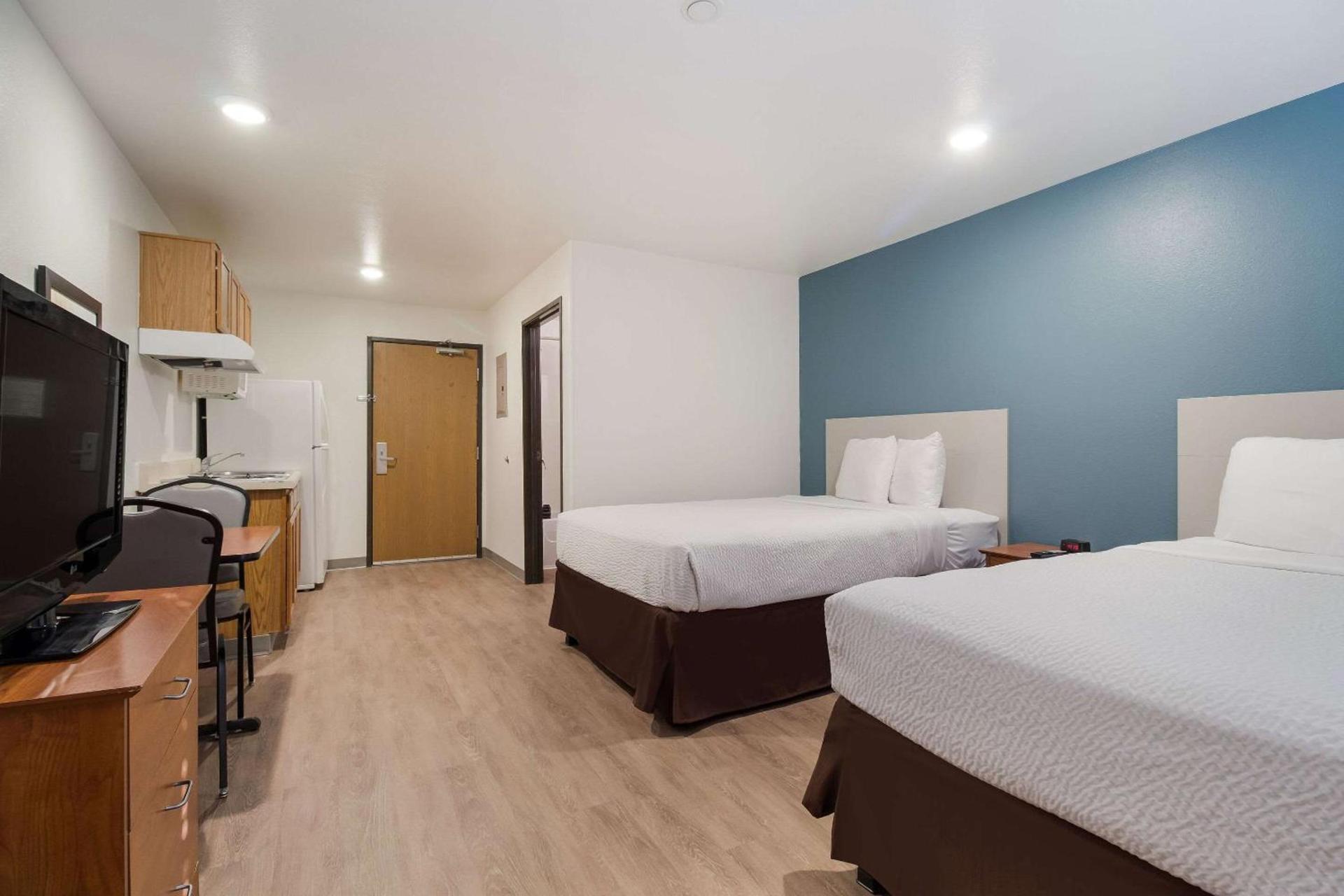 WoodSpring Suites Houston I-45 Airtex photo 8