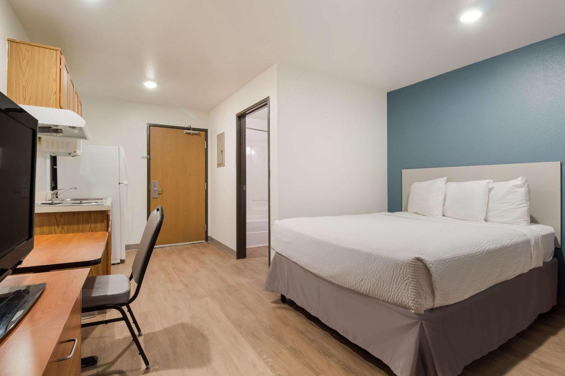 WoodSpring Suites Houston I-45 Airtex photo 11