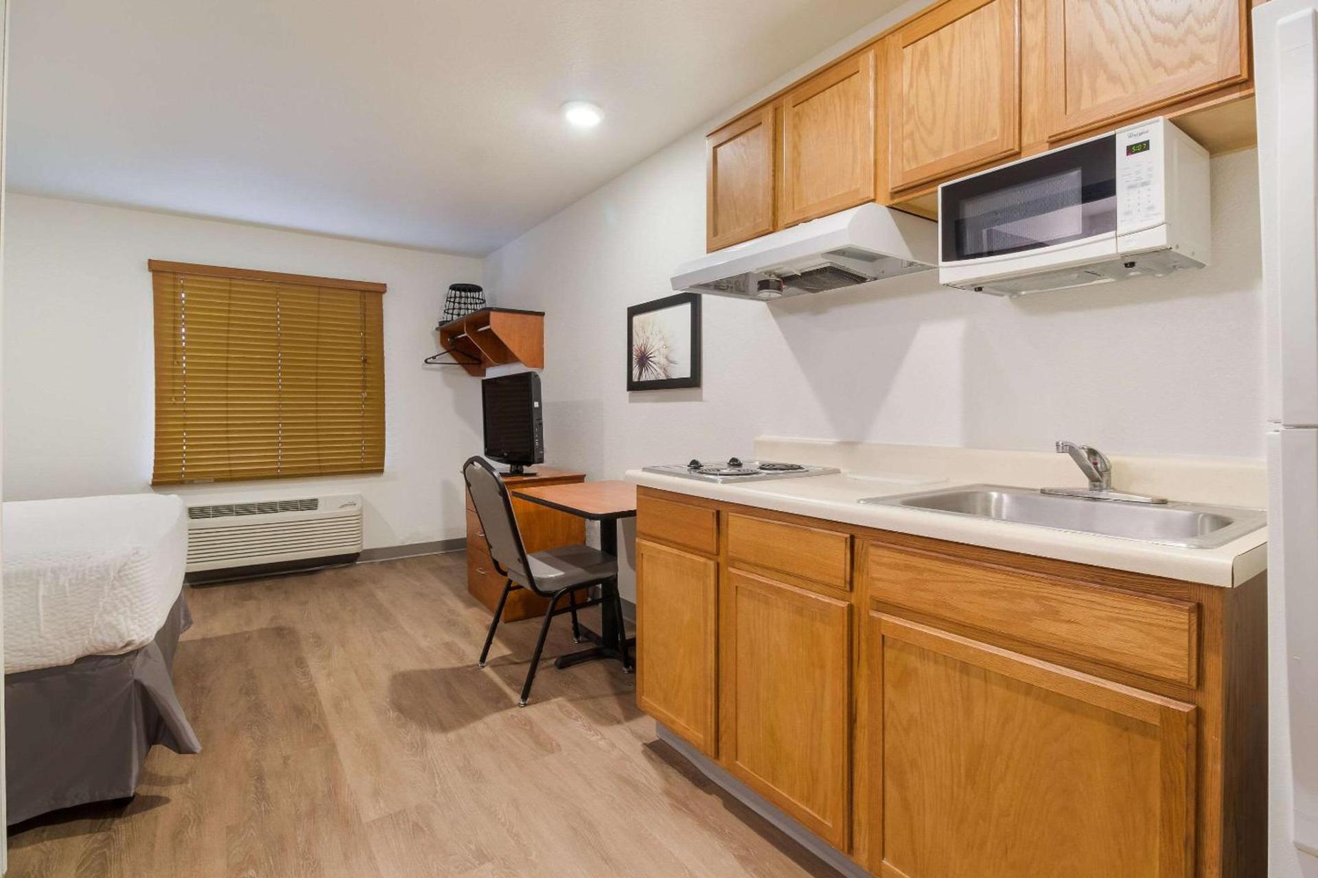 WoodSpring Suites Houston I-45 Airtex photo 12