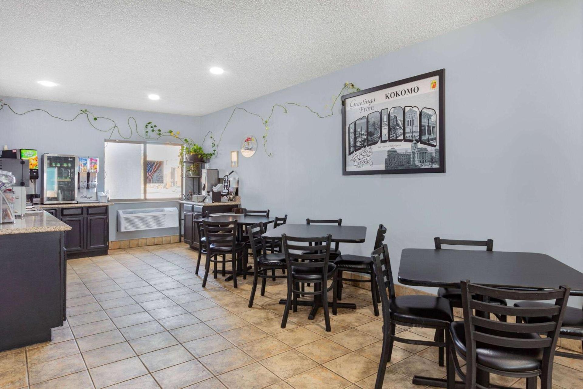 Super 8 by Wyndham Kokomo photo 21