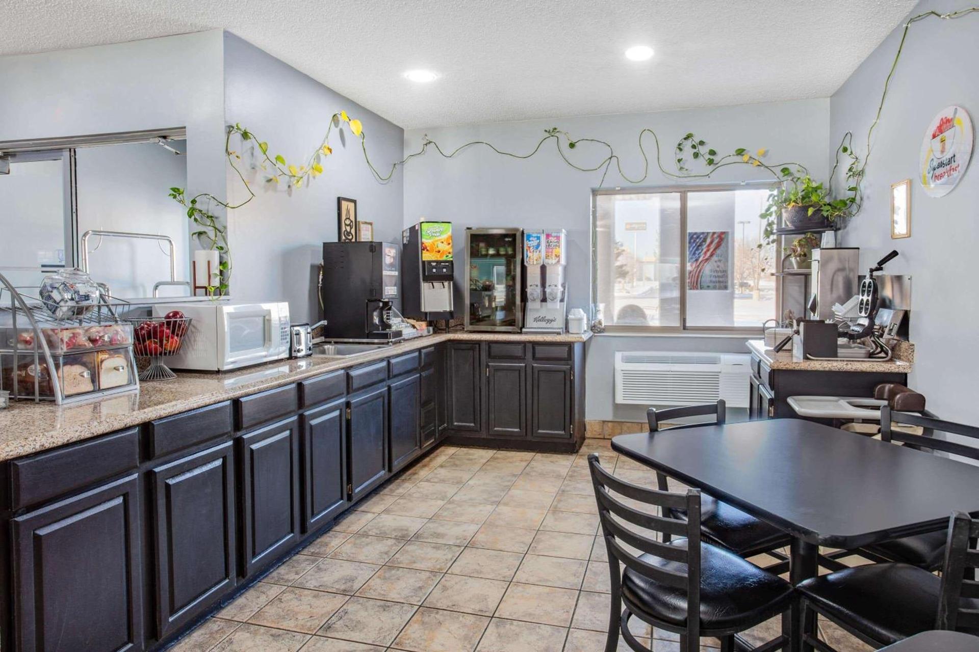 Super 8 by Wyndham Kokomo photo 20