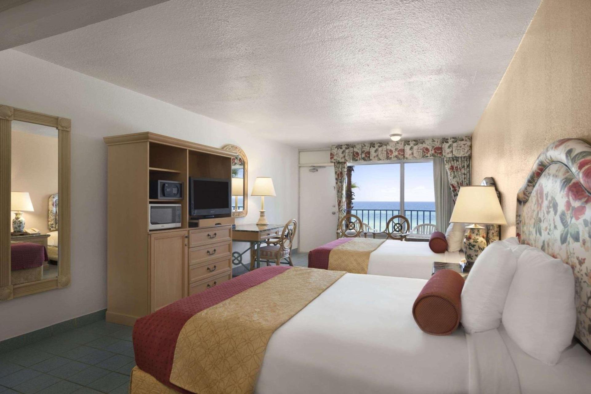 Days Inn by Wyndham Panama City Beach Beachfront Resort photo 80