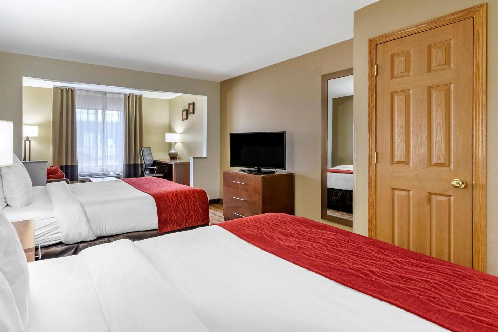 Comfort Inn & Suites Cedar Rapids North - Collins Road photo 45