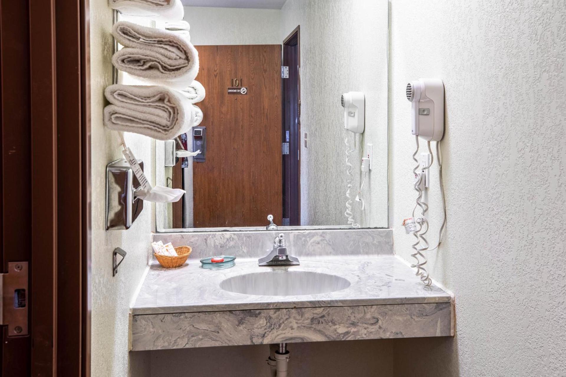 OYO Hotel Chesaning Route 52 & Hwy 57 photo 73