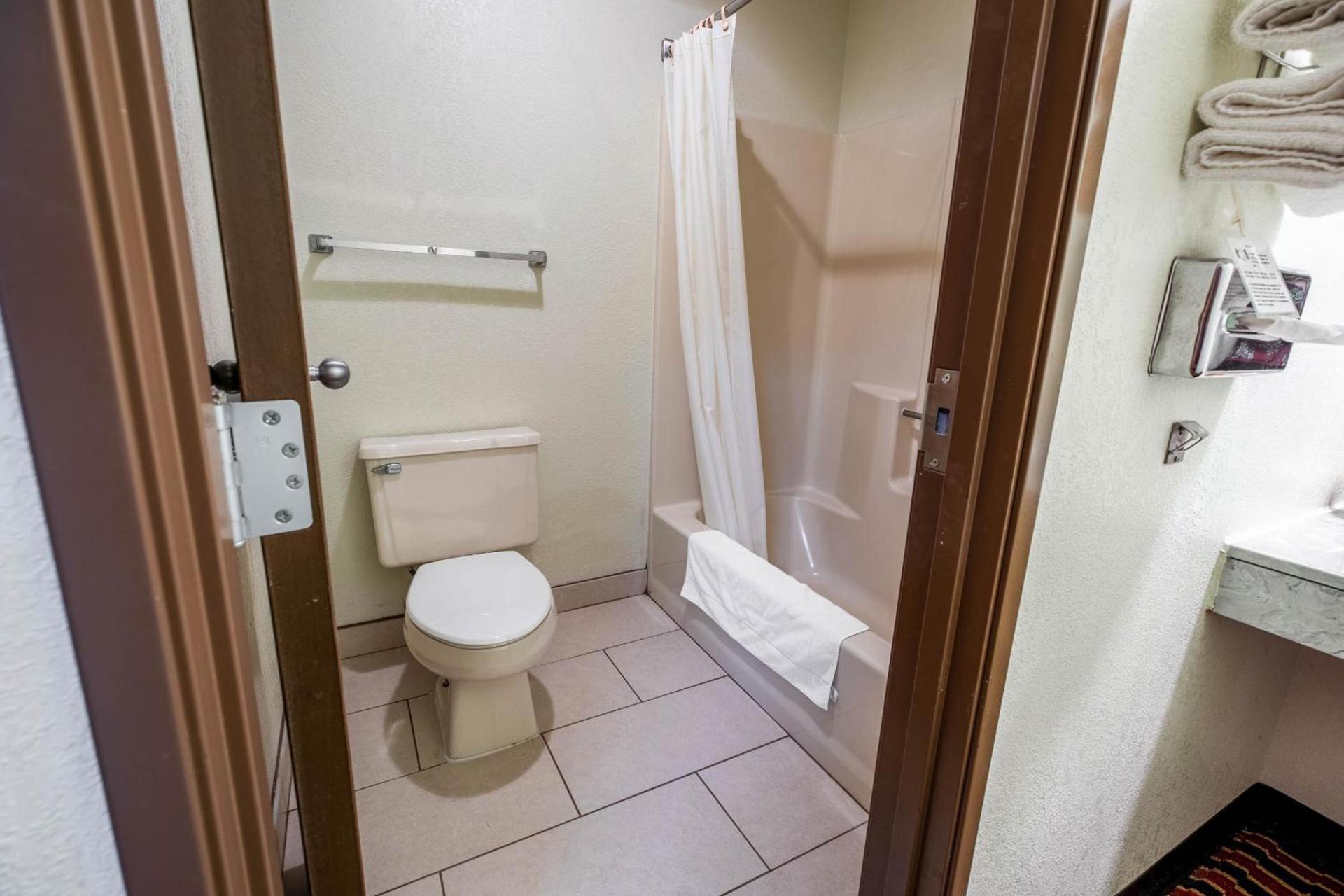 OYO Hotel Chesaning Route 52 & Hwy 57 photo 72