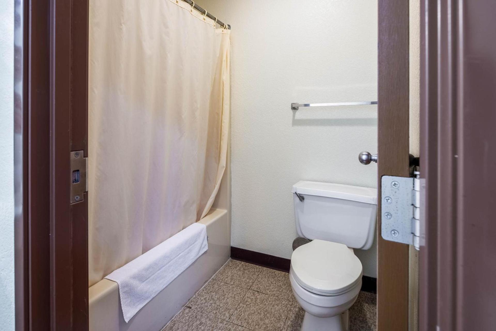 OYO Hotel Chesaning Route 52 & Hwy 57 photo 71