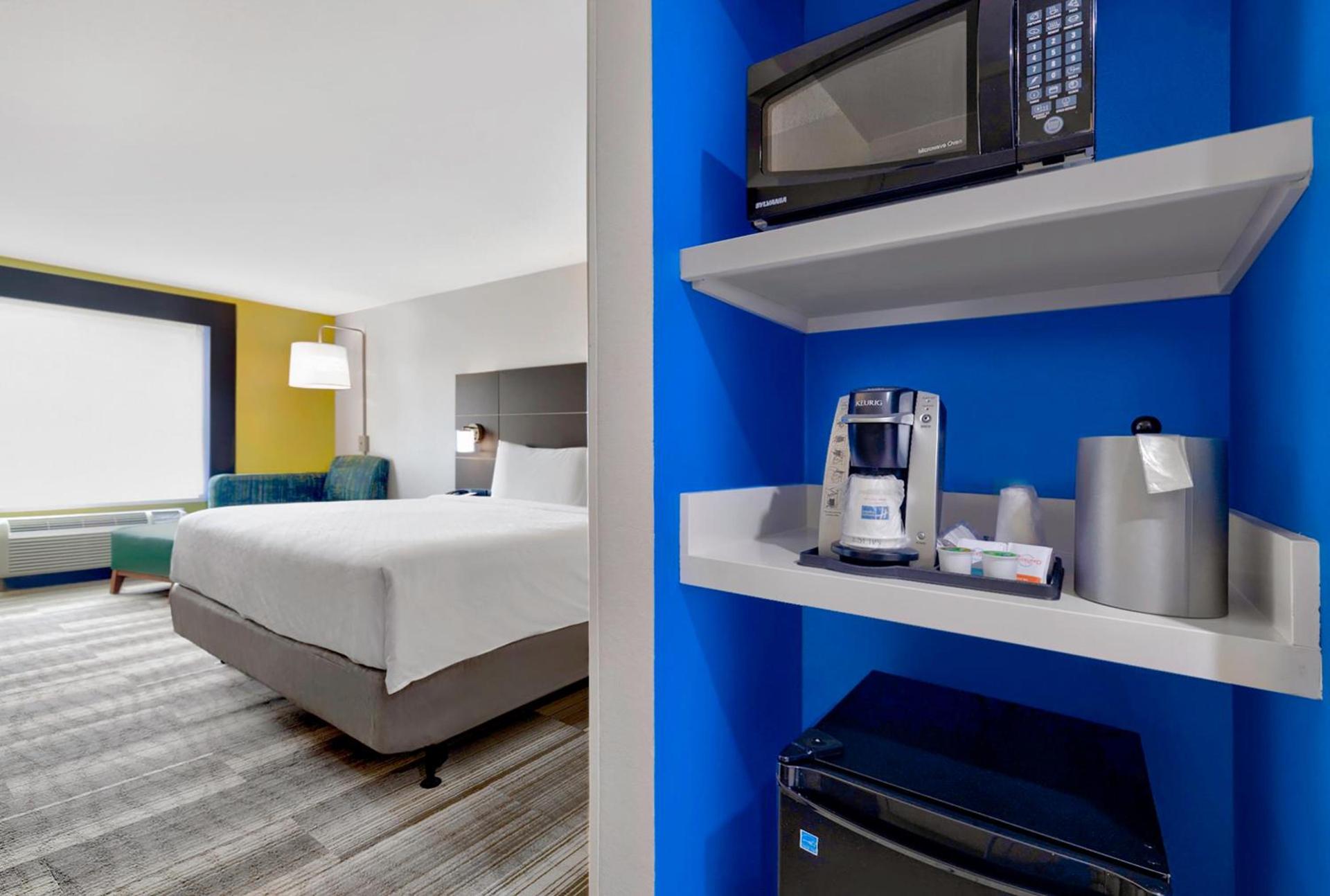 Holiday Inn Express Hotel & Suites Kansas City - Grandview by IHG photo 42