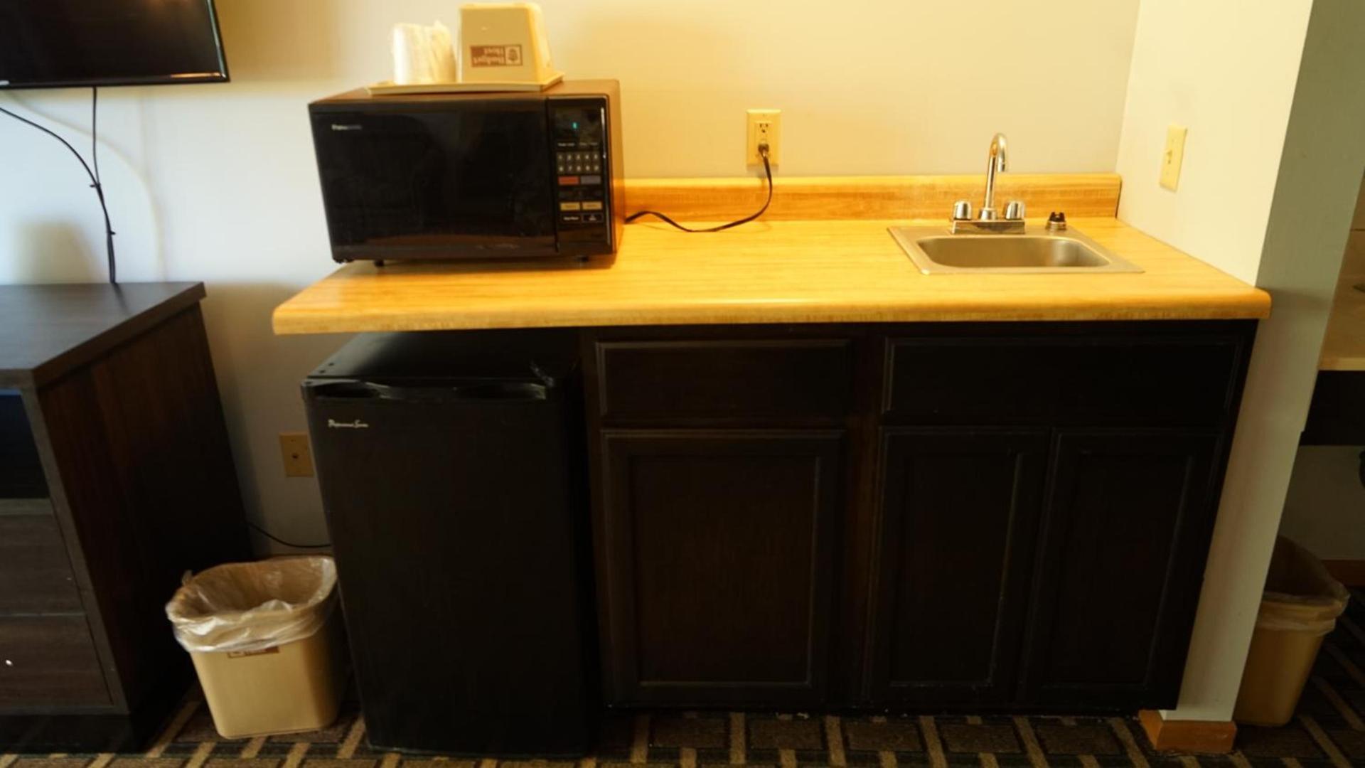 Budget Host Inn Fridley photo 13