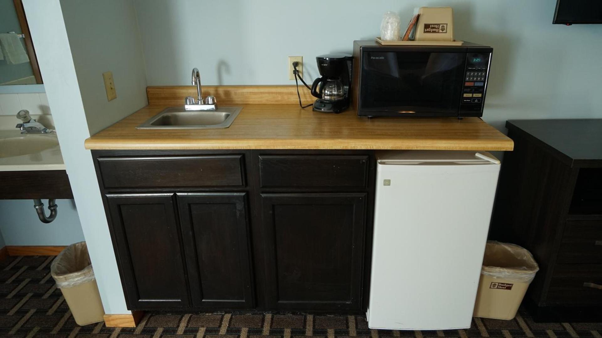 Budget Host Inn Fridley photo 23