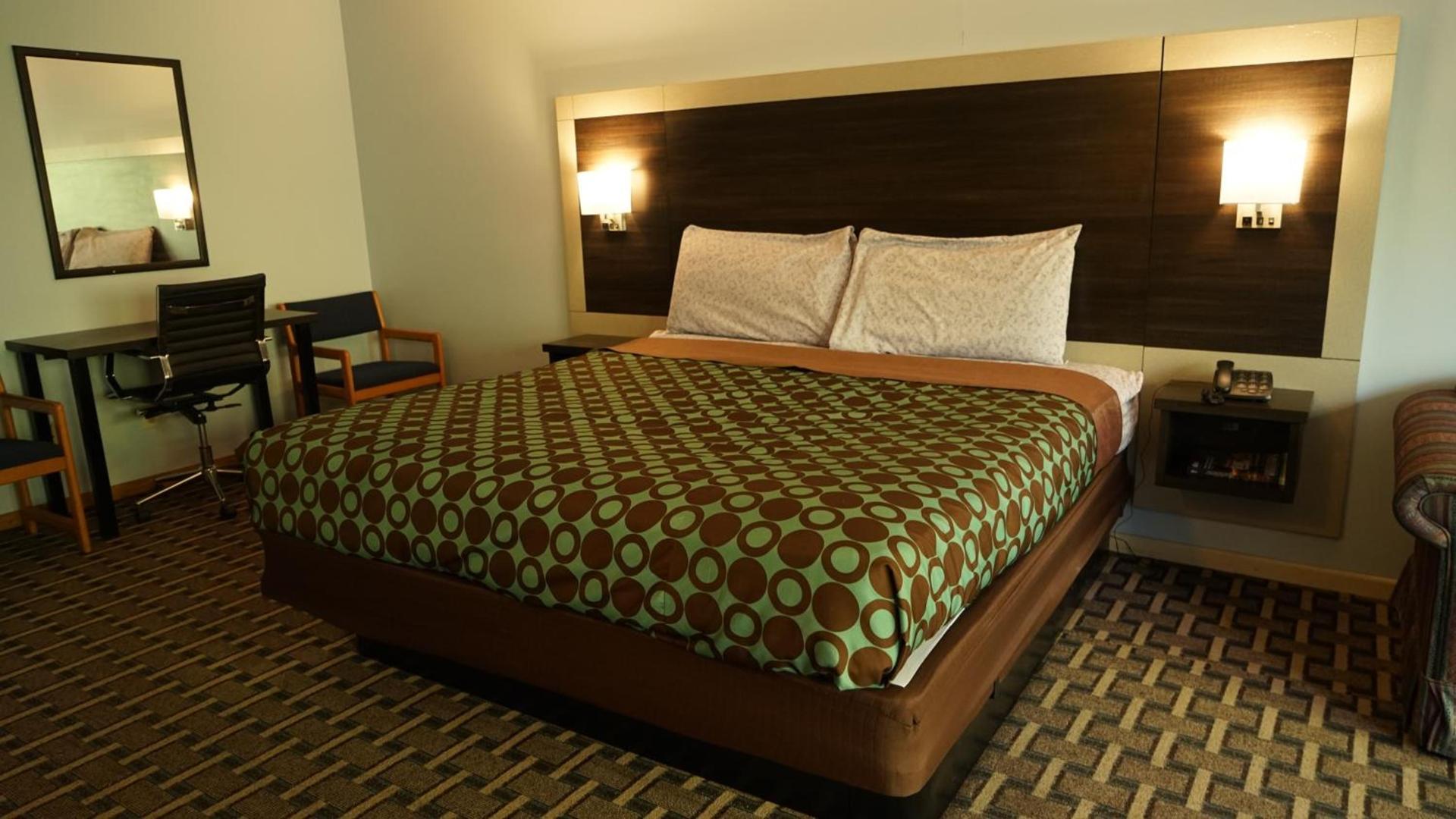 Budget Host Inn Fridley photo 18