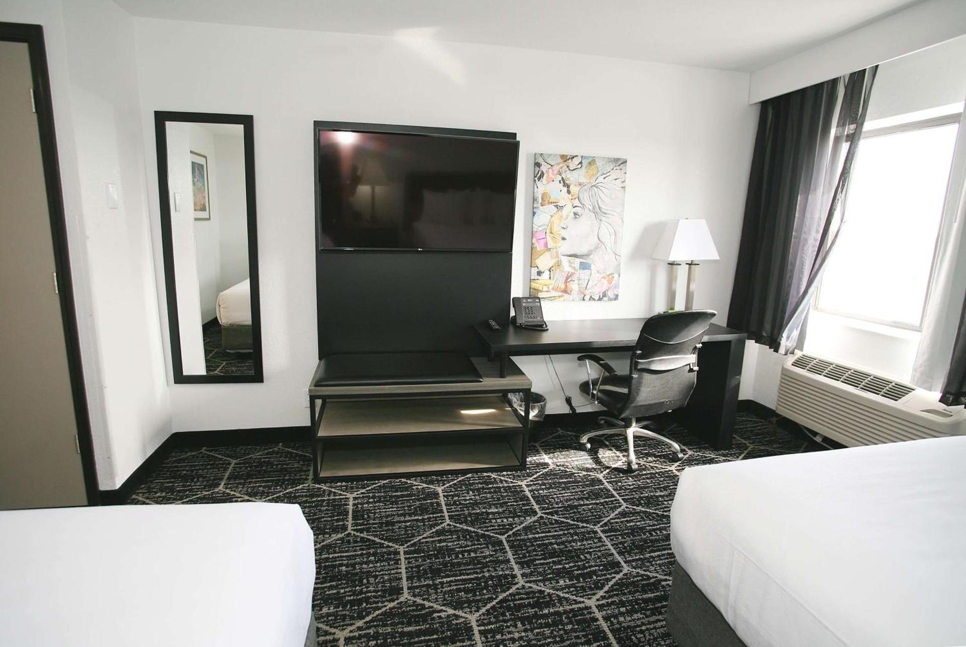 La Quinta by Wyndham Des Moines West Clive photo 25