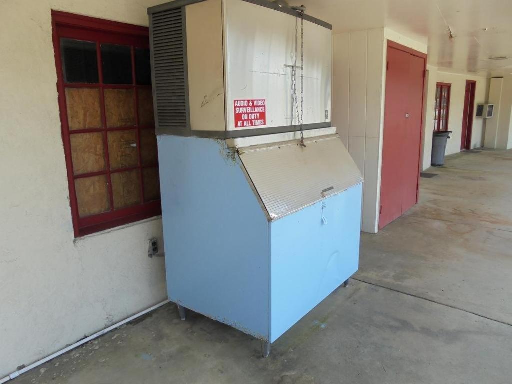 Pinelodge Motel photo 12